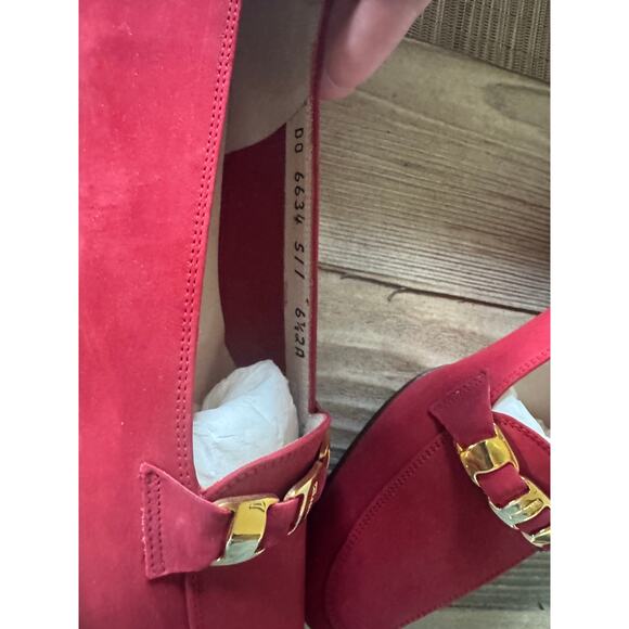 Ferragamo nabuck calf loafer in red suede - Picture 2 of 7